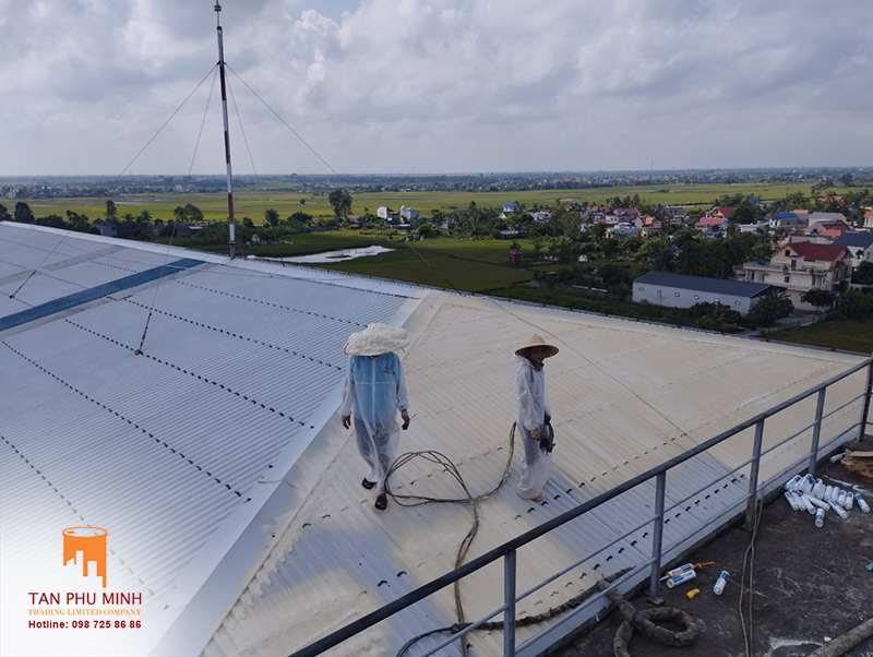 Chống nóng mái tôn bằng giải pháp phun PU Foam