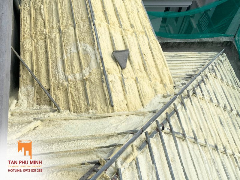 phun pu foam chống nóng mái