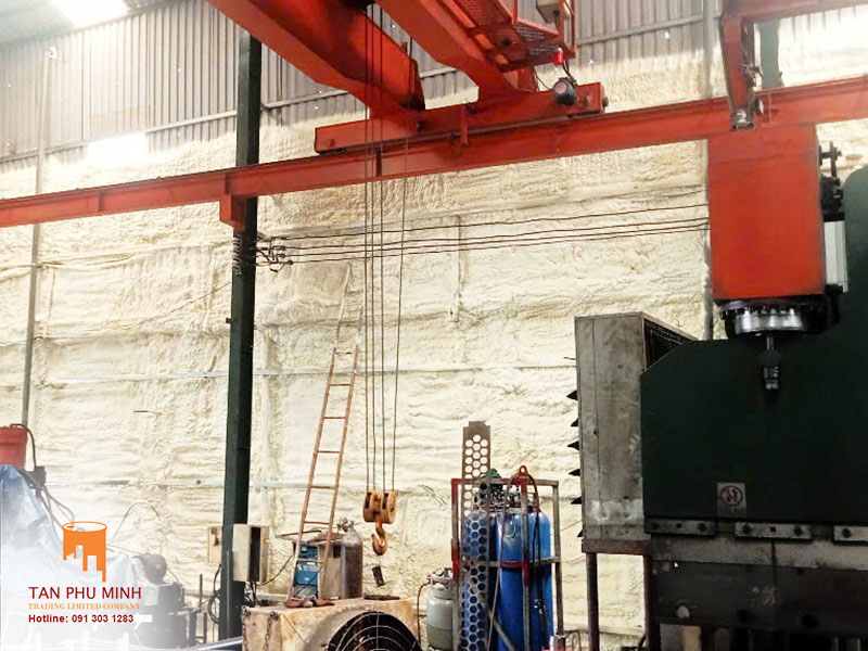 phun pu foam cách âm