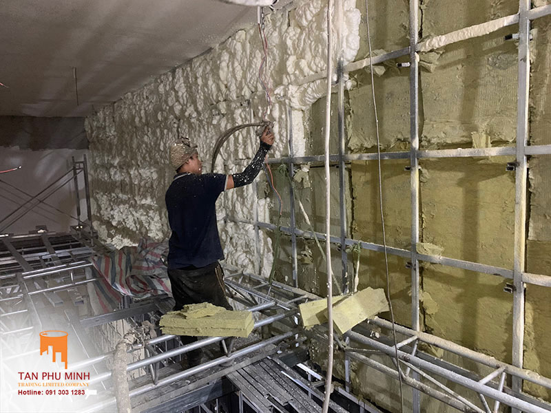 thi công phun pu foam